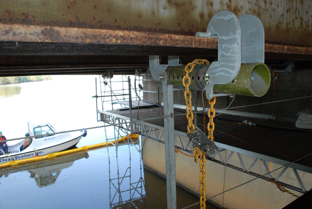 Superior Scaffold hanging scaffold system looking out over river