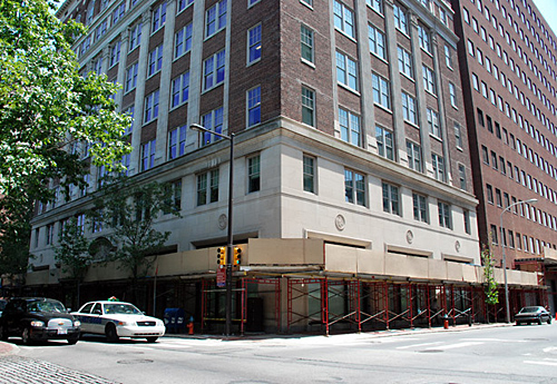 Independence Building, Philadelphia, PA, overhead sidewalk protection, Superior Scaffold, 215 743-2200